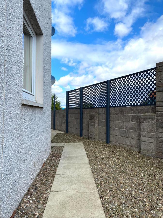 Bright 2-Bedroom Apartment With Parking In Montrose Exterior foto